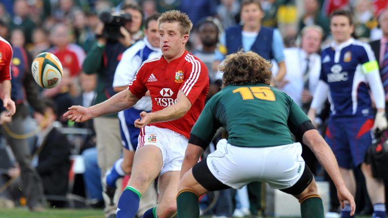 Lion Fitzgerald (L) avoids a tackle by Frans Steyn of South Africa