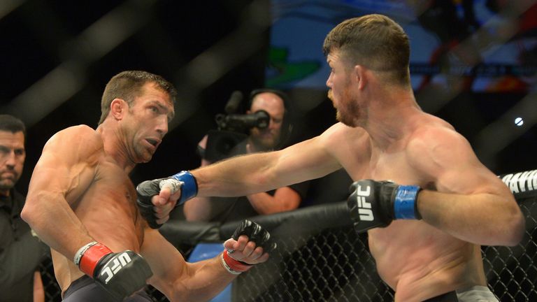 INGLEWOOD, CA - JUNE 04: Michael Bisping (blue gloves) and Luke Rockhold (red gloves) during their middleweight championship bout at UFC 199 at The Forum o