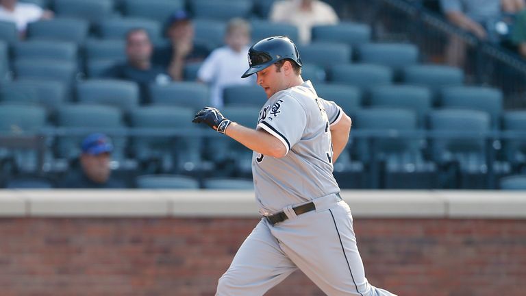 Albers stuns Mets with bat