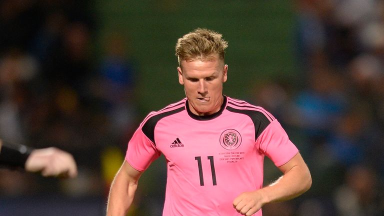 METZ, FRANCE - JUNE 04: Matt Ritchie of Scotland controls the ball during the International Friendly between France and Scotland on June 4, 2016 in Metz, F