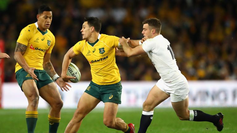 Matt Toomua looks to offload to Israel Folau