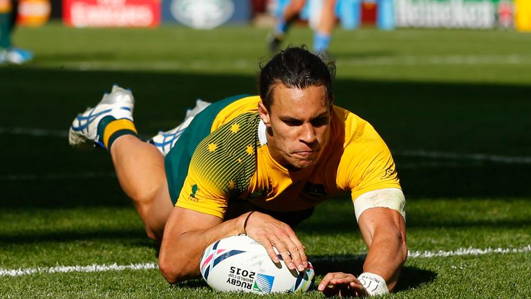 Matt Toomua scoring a try for Australia at 2015 Rugby World Cup