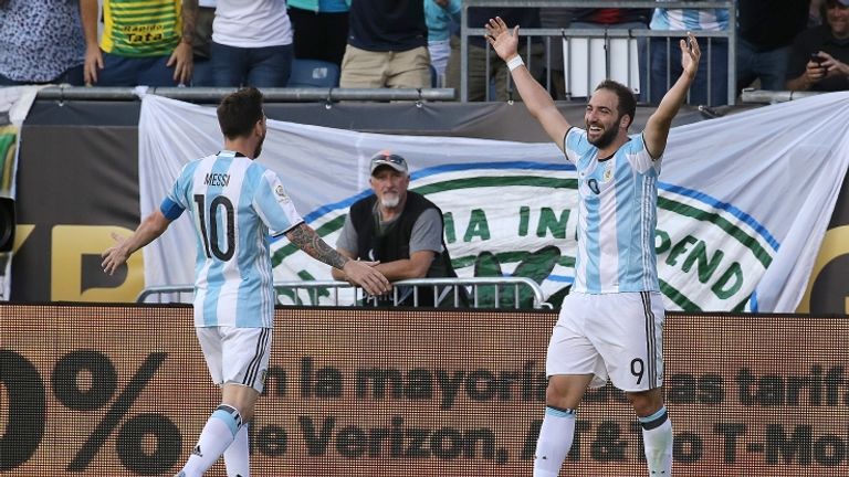 Messi e Higuain, entrambi a segno contro il Venezuela (foto getty)