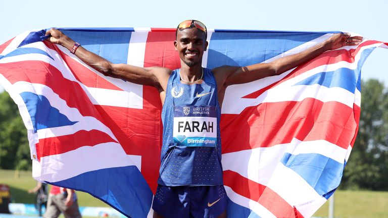 Great Britain's Mo Farah celebrates after setting a new British record in the 3000m