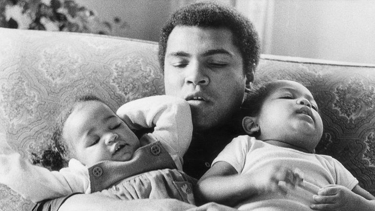 Ali with daughers Laila and Hanna in 1978