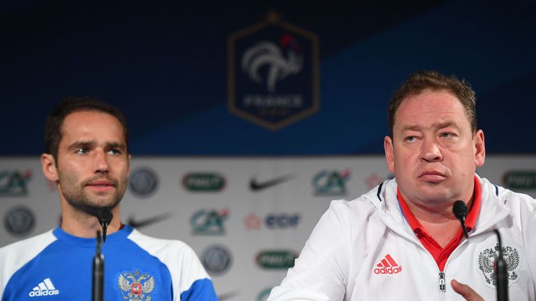 Russia's head coach Leonid Slutski (r) and captain Roman Shirokov (l)