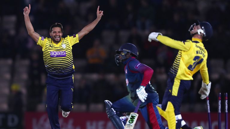SOUTHAMPTON, ENGLAND - JUNE 02: Adam Wheater the wicketkeeper of Hampshire stumps Daniel Bell-Drummond of Kent off the bowling of Shahid Afridi during the 