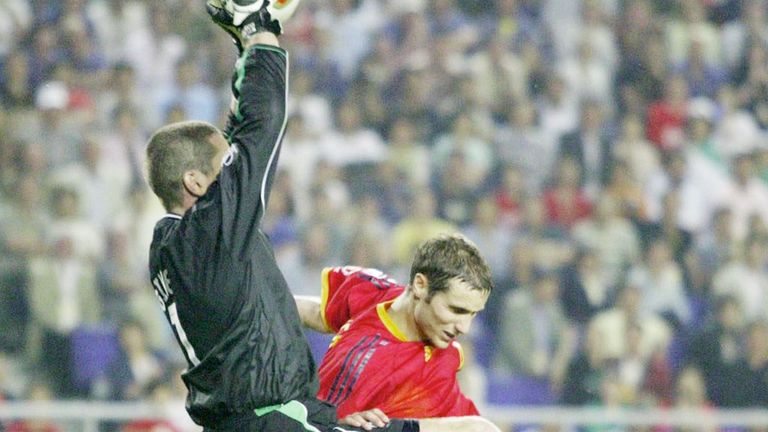 Shay Given in action for Republic of Ireland against Spain at the 2002 World Cup