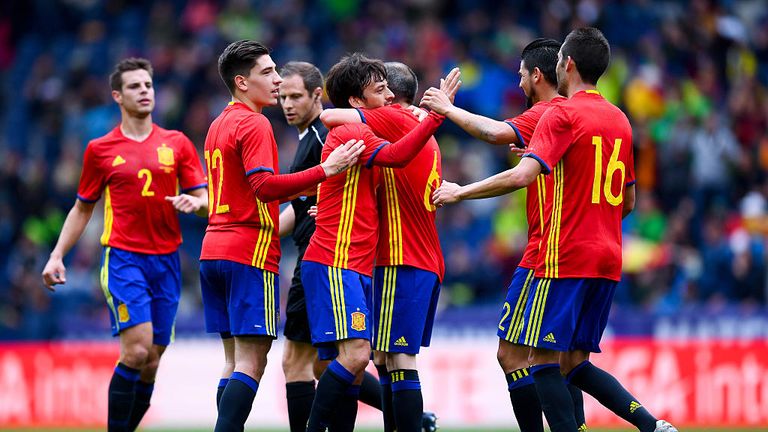SALZBURG, AUSTRIA - JUNE 01:  David Silva (C) of Spain celebrates with his teammates after scoring the opening goal during an international friendly match 