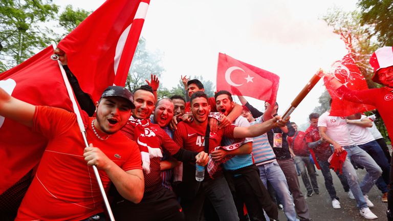 Turkey fans in Lens