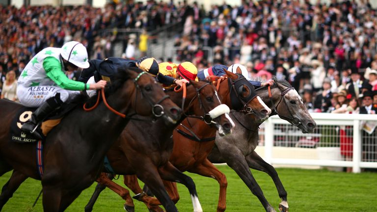Twilight Son gets the best of an amazing bunch finish to win the Diamond Jubilee Stakes.