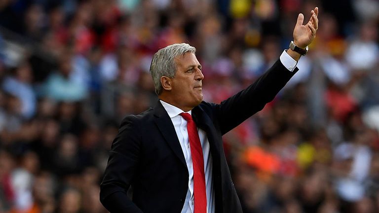 Switzerland's coach Vladimir Petkovic instructs his team during the Euro 2016 group A