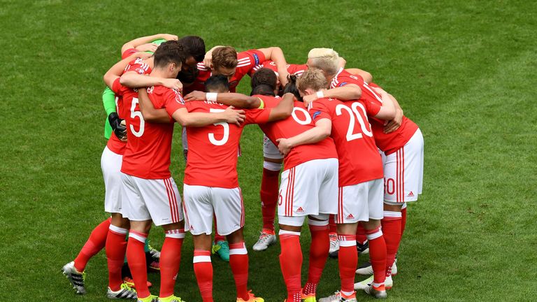 BORDEAUX, FRANCE - JUNE 11:  Wales players huddle prior to the UEFA EURO 2016 Group B match between Wales and Slovakia at Stade Matmut Atlantique on June 1