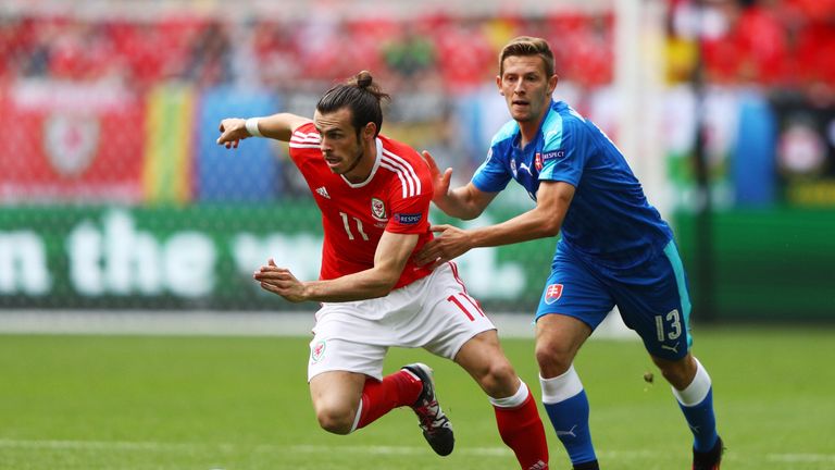 Gareth Bale gets away from Patrik Hrosovsky 