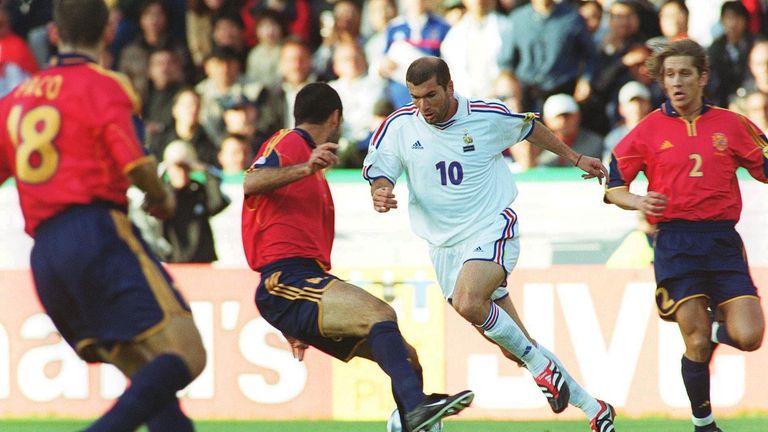 Zinedine Zidane helps send Spain home from Euro 2000