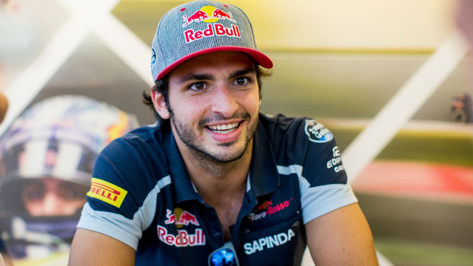 Carlos Sainz: 'Creo que los Red Bull son favoritos en la carrera'