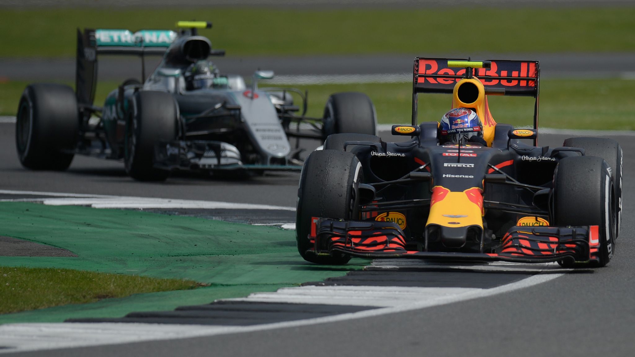Afleiden String string Zachtmoedigheid Max Verstappen overtakes Nico Rosberg in British GP | F1 News
