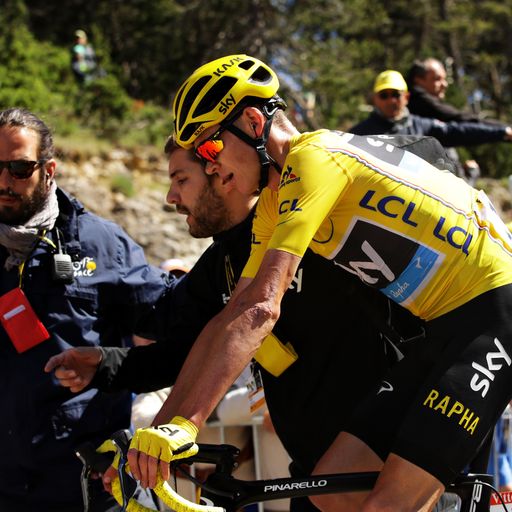 Froome extends lead despite chaos