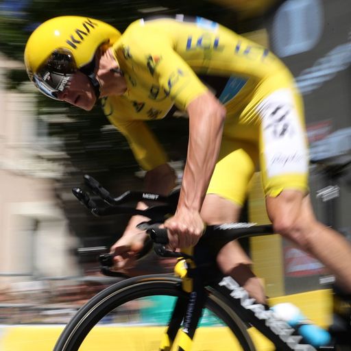 Froome routs rivals