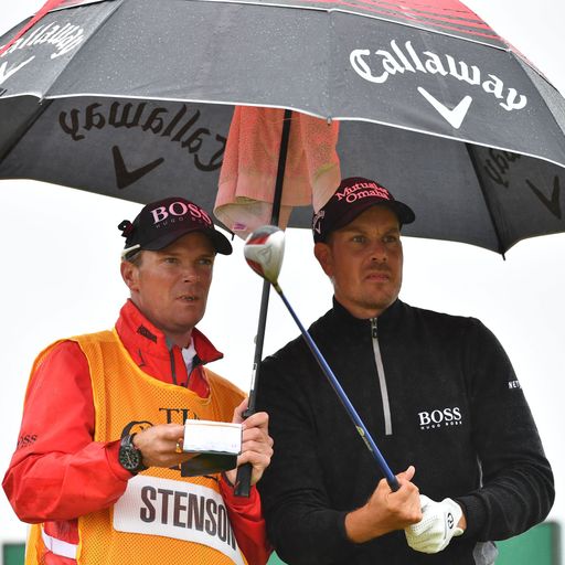 Mickelson's lead cut