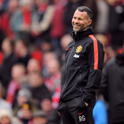 Players pay Giggs tribute