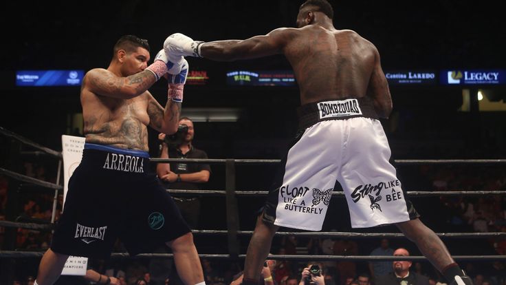 Deontay Wilder keeps Chris Arreola at bay with the jab