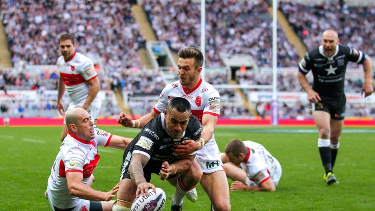 Mahe Fonua scores for Hull FC against Hull KR at Magic Weekend