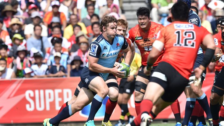 TOKYO, JAPAN - JULY 02:  Michael Hooper of Waratahs runs with the ball during the round 15 Super Rugby match between the Sunwolves and the Waratahs  at Pri