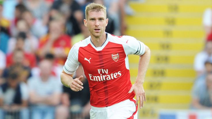 Arsenal defender Per Mertesacker has had knee surgery
