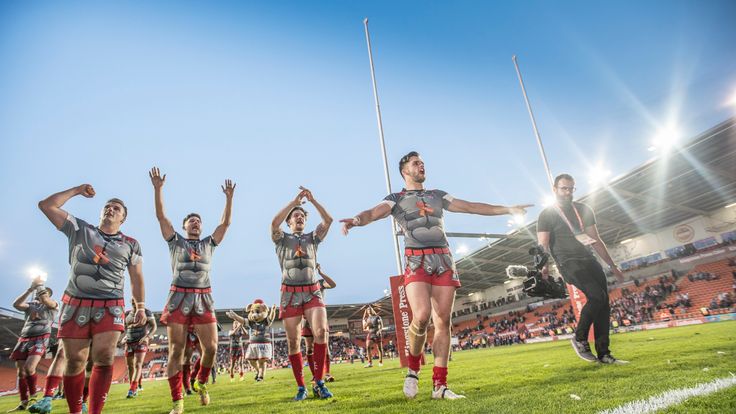 Leigh's Liam Kay leads the team to the fans to thank them for their support at the 2016 Summer Bash