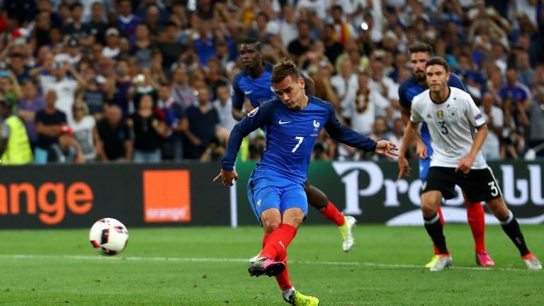Griezmann trascina la Francia con una doppietta. Il 7 francese andrà a sfidare in finale l'altro grande protagonista di Euro 2016 con il 7 sulla magia: CR7 (Getty Image)