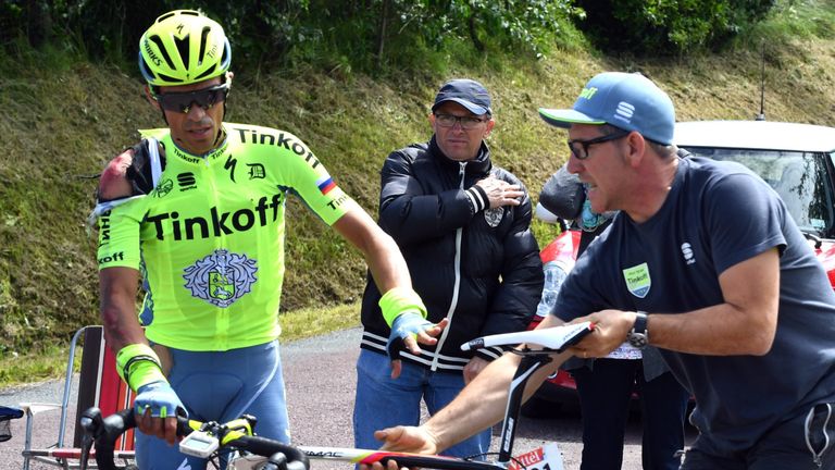 Alberto Contador chaNGES BIKES AFTER A CRASH on stage 1 of the 2016 Tour de France
