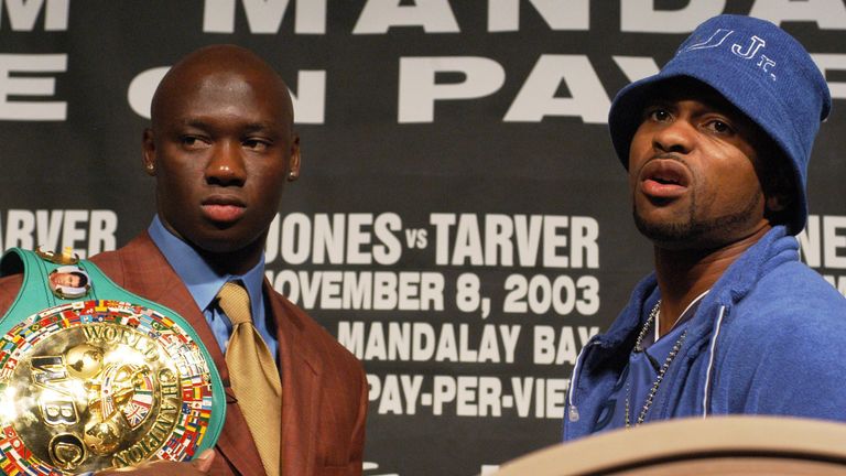 Antonio Tarver (L) beat Roy Jones Jr twice