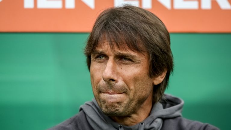 Conte perde al debutto stagionale con il suo Chelsea contro il Rapid Vienna (foto Getty)