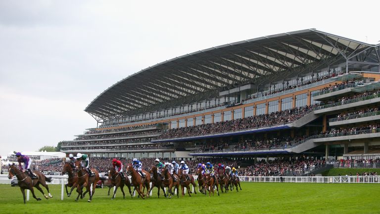ASCOT, ENGLAND - JUNE 18: General view of the action during the Queen Alexandra Stakes on day 5 of Royal Ascot at Ascot Racecourse on June 18, 2016 in Asco