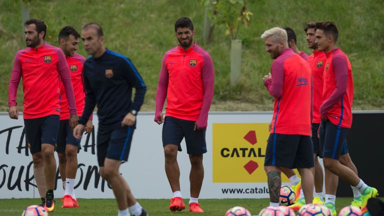 Barcelona's Uruguayan forward Luis Suarez (C) and Barcelona's Argentinian forward Lionel Messi (3R) take part in a team training session