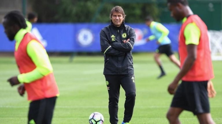 Il Chelsea ha presentato ufficialmenet Antonio Conte (Foto Twitter @ChelseaFc)