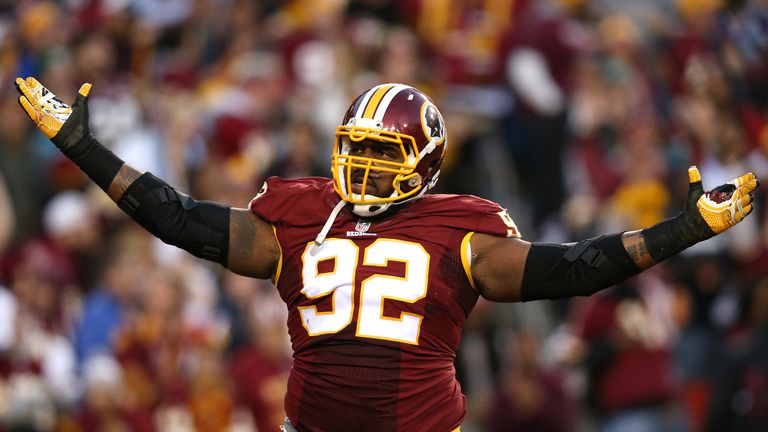 LANDOVER, MD - JANUARY 10:  Defensive end Chris Baker #92 of the Washington Redskins reacts to a play against the Green Bay Packers in the first quarter du
