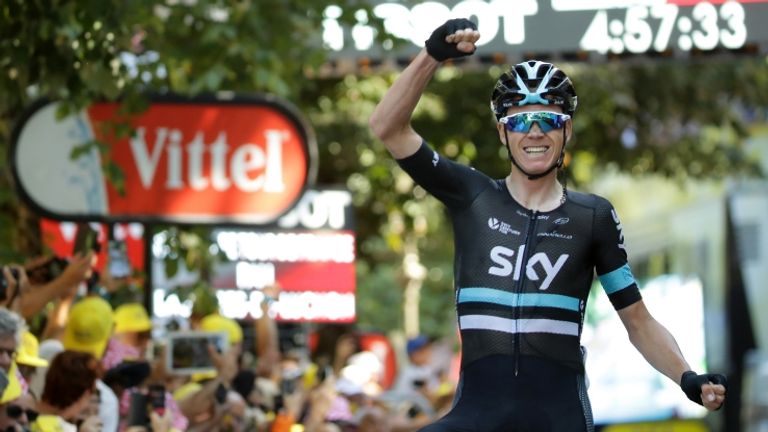 Froome sorprende tutti e parte all'attacco in discesa, conquistando così tappa e maglia gialla (foto Getty)