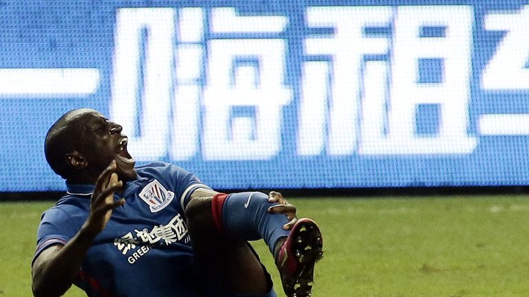 This photo taken on July 17, 2016 shows Demba Ba of Shanghai Shenhua reacting moments after breaking his leg during the 17th round football match of the Ch