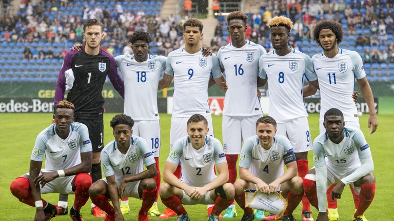 England's U19 XI to take on Italy pose for a photograph ahead of the European Championship semi-final