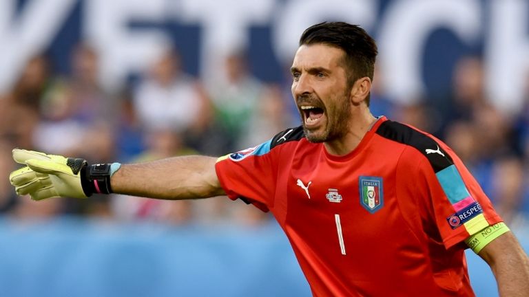 C'è anche Gigi Buffon nella lista dei 10 giocatori candidati al premio 'Uefa Best Player in Europe' 2015/16 (foto Getty)