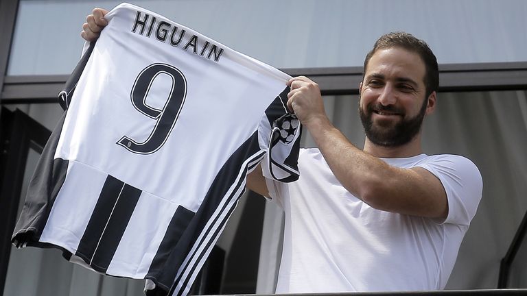 Juventus' forward Gonzalo Higuain from Argentina holds his jersey at the Juventus' headquarter in Turin on July 27, 2016.
Gonzalo Higuain completed a sensa