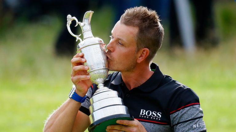 TROON, SCOTLAND - JULY 17:  Henrik Stenson of Sweden celebrates victory as he kisses the Claret Jug on the the 18th green after the final round on day four