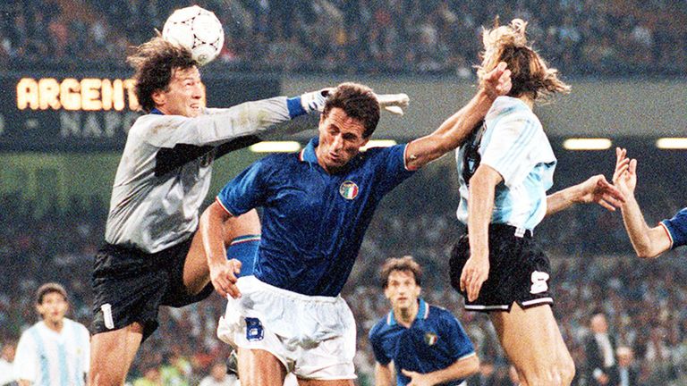 Walter Zenga (L) in action for Italy against Argentina in the 1990 World Cup semi-final