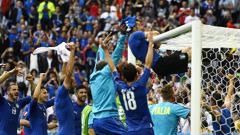 Itayl players celebrate following their 2-0 win over Spain in the Euro 2016 round of 16 football match between Italy and Spain at the Stade de France stadi