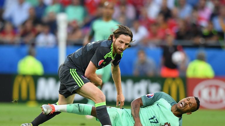 Joe Allen and Nani tangle