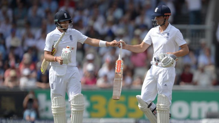 England's Joe Root (L) and captain Alastair Cook congratulate each other on the first day of the second cricket Test match between England and Pakistan