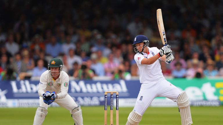 Root climbs into a cut at HQ as Brad Haddin looks on