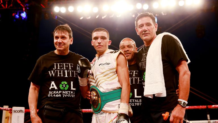 Chris Sanigar (L) manages Lee Selby (C)